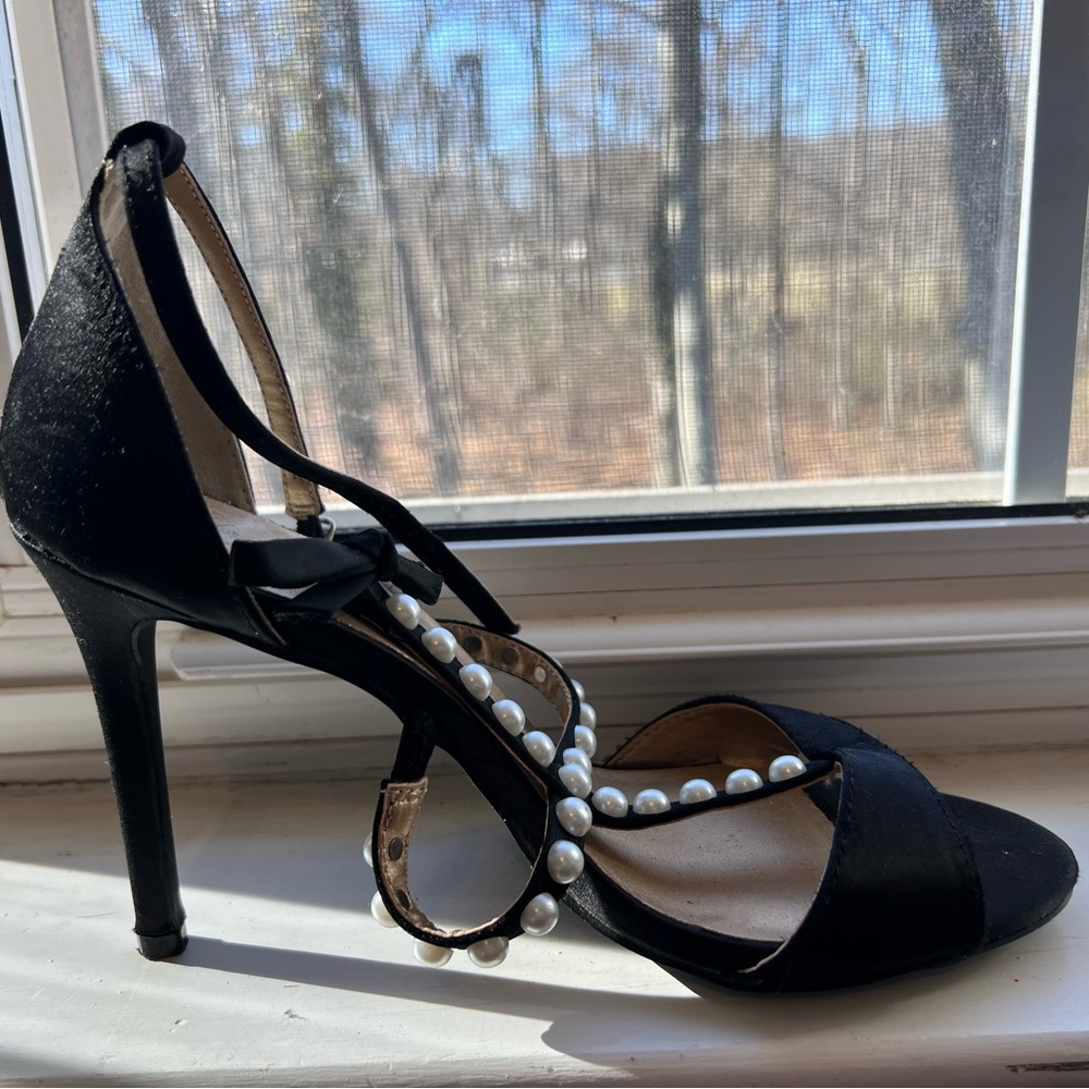 Badgley Mischka black pearl sandal heel. So pretty.